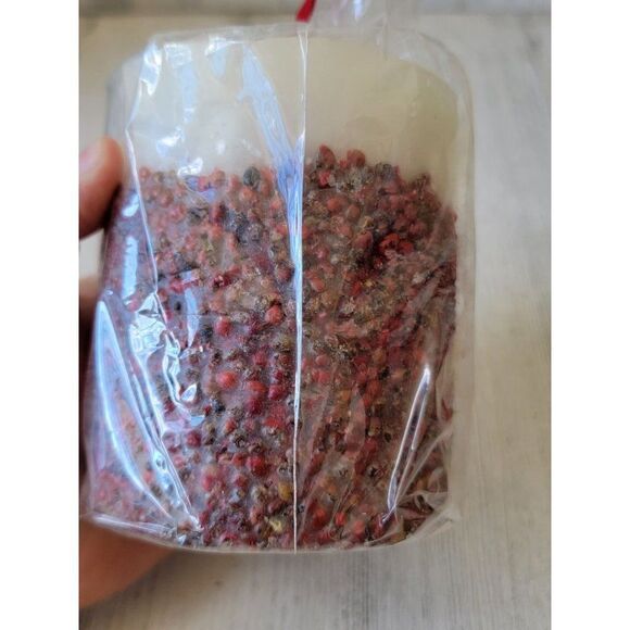 Pottery Barn holiday Berry Botanical candle 30 hour burn time - Picture 5 of 6